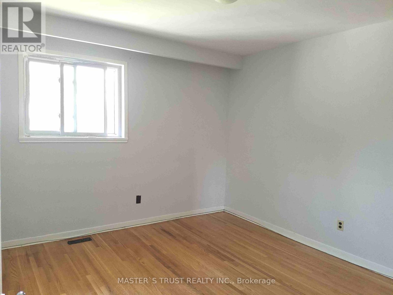 1316 Redbank Crescent, Oakville, Ontario  L6H 1Y5 - Photo 6 - W12444734