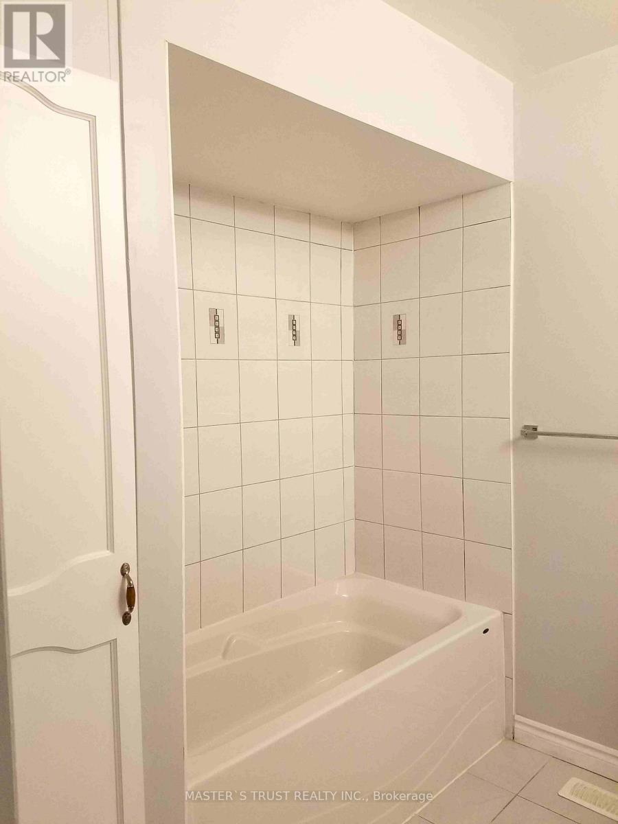 1316 Redbank Crescent, Oakville, Ontario  L6H 1Y5 - Photo 8 - W12444734
