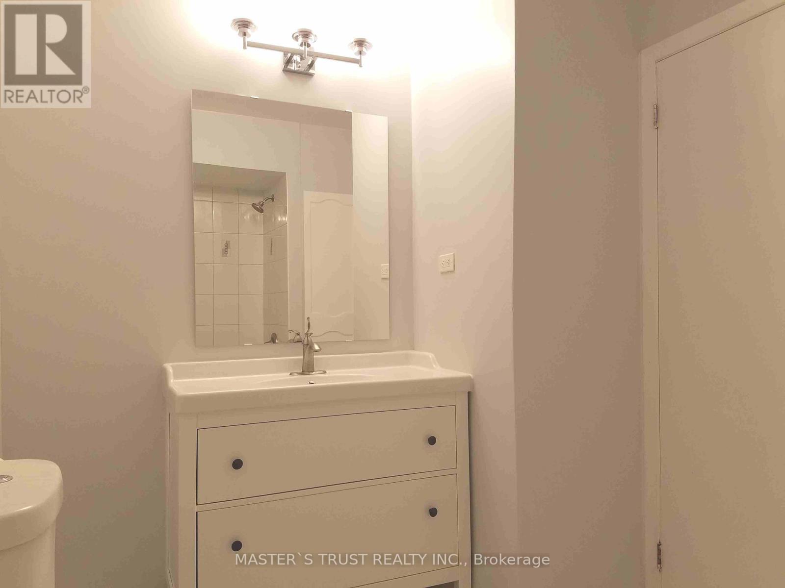 1316 Redbank Crescent, Oakville, Ontario  L6H 1Y5 - Photo 9 - W12444734