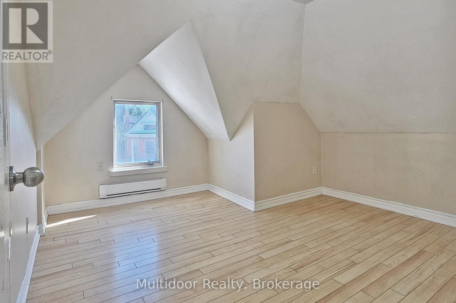 Upper - 95 Sanford Avenue N, Hamilton, Ontario  L8L 5Z1 - Photo 13 - X12444722