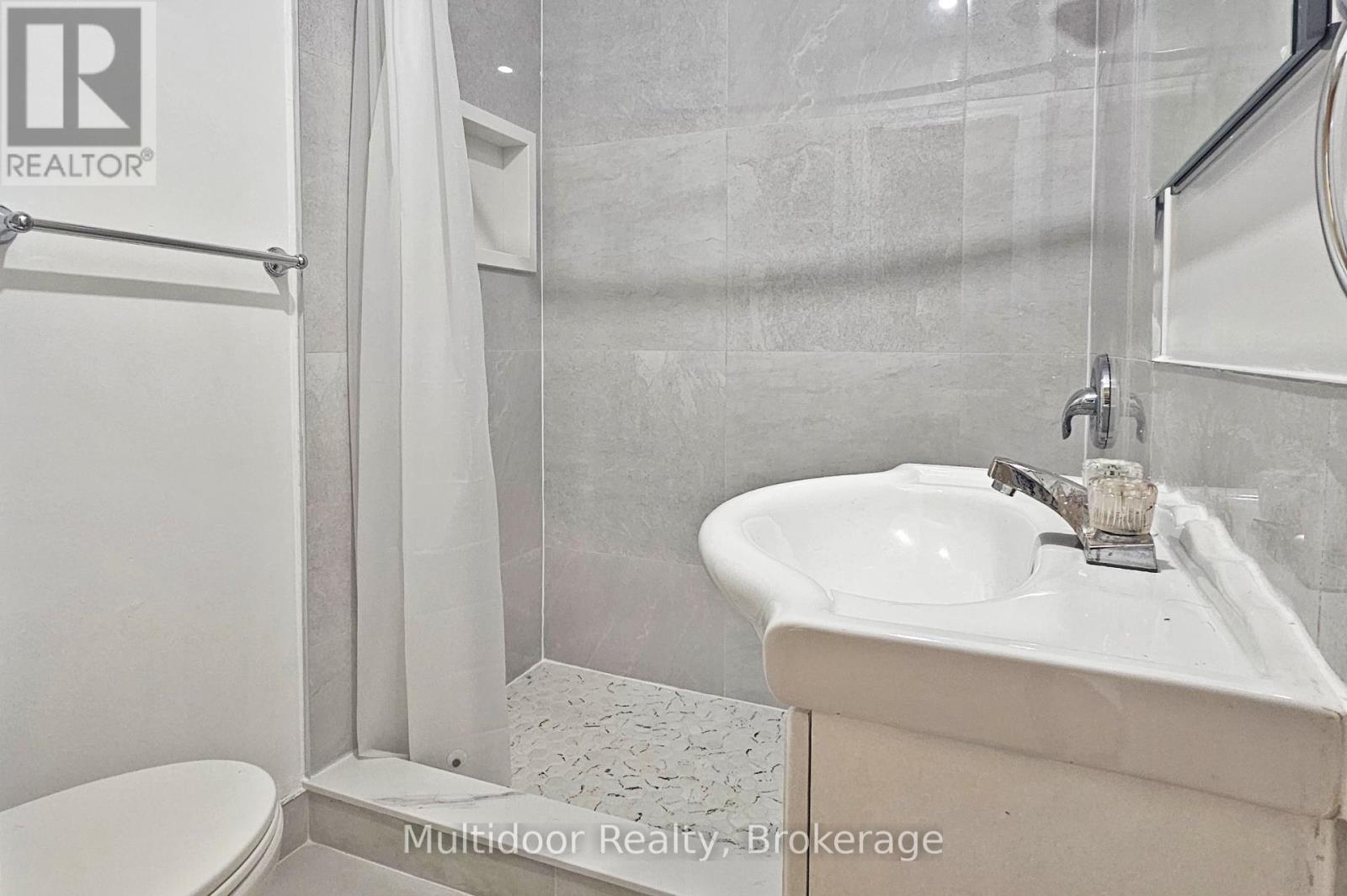 Upper - 95 Sanford Avenue N, Hamilton, Ontario  L8L 5Z1 - Photo 17 - X12444722