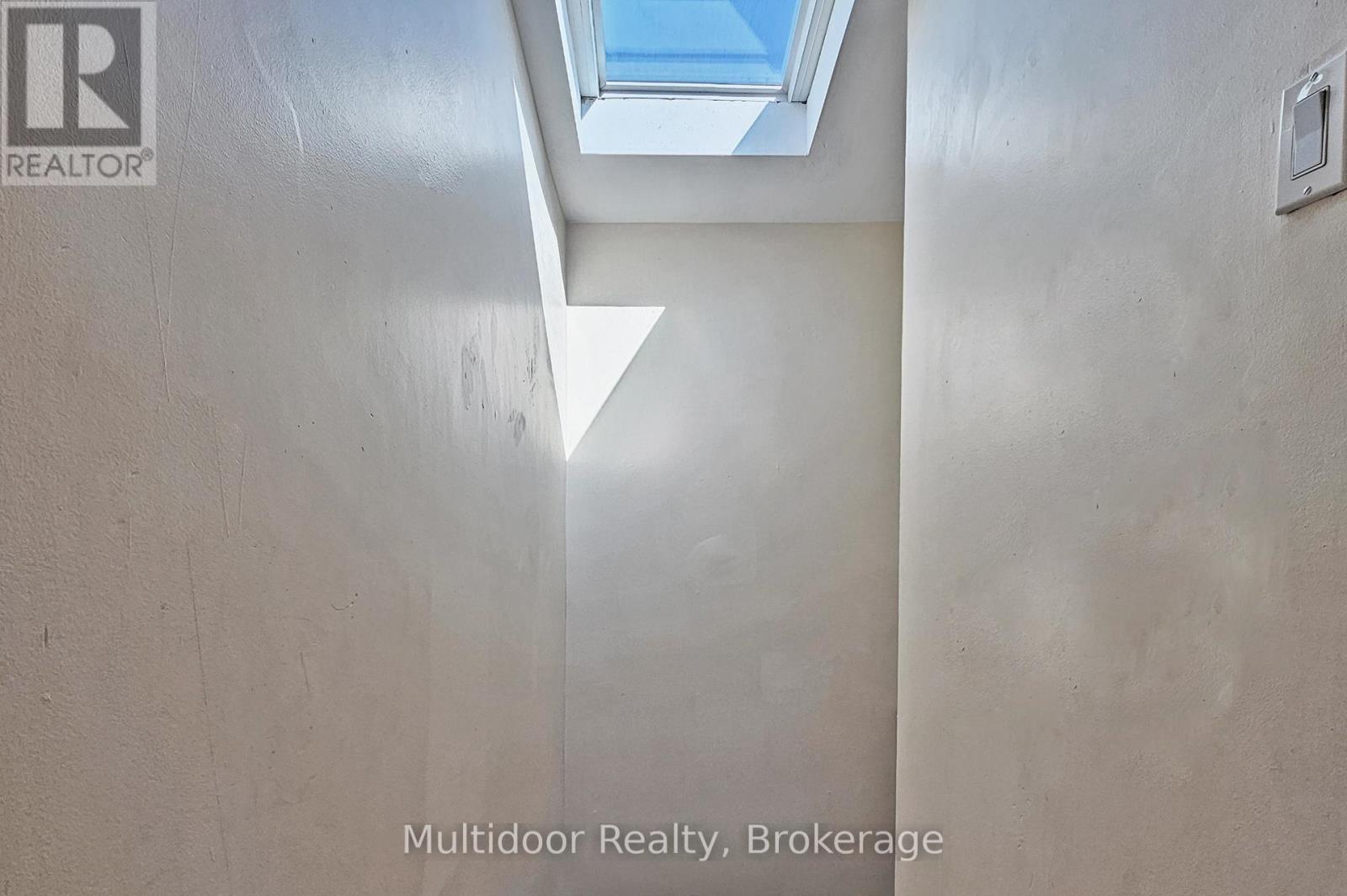 Upper - 95 Sanford Avenue N, Hamilton, Ontario  L8L 5Z1 - Photo 3 - X12444722