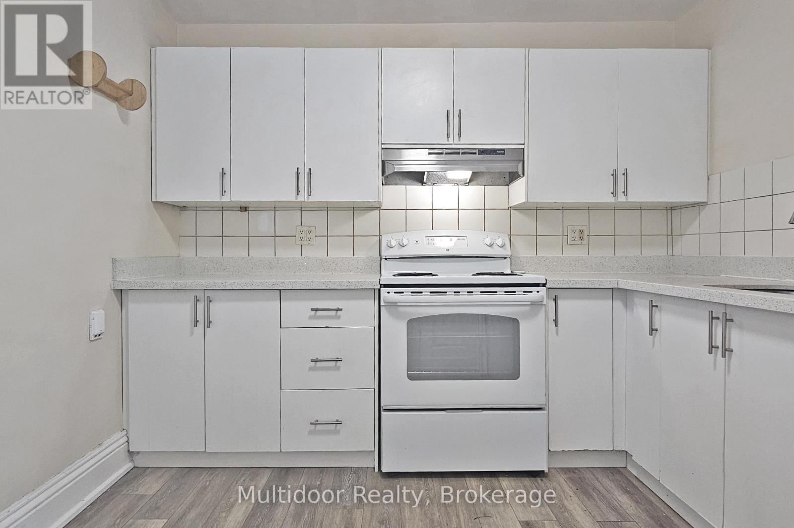 Upper - 95 Sanford Avenue N, Hamilton, Ontario  L8L 5Z1 - Photo 4 - X12444722
