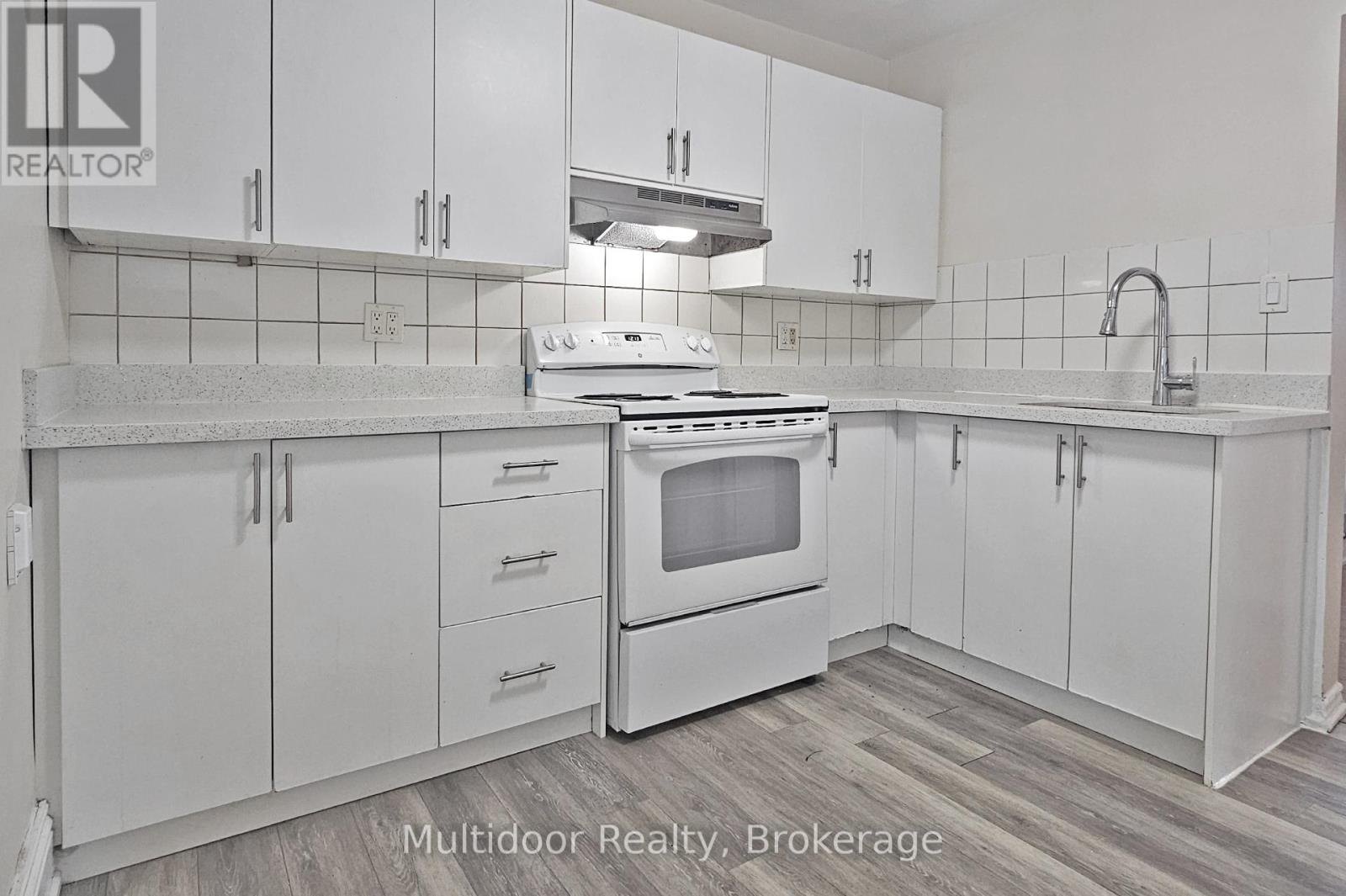 Upper - 95 Sanford Avenue N, Hamilton, Ontario  L8L 5Z1 - Photo 5 - X12444722