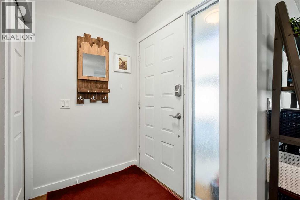 19 Hawkfield Way Nw, Calgary, Alberta  T3G 2G8 - Photo 4 - A2253618