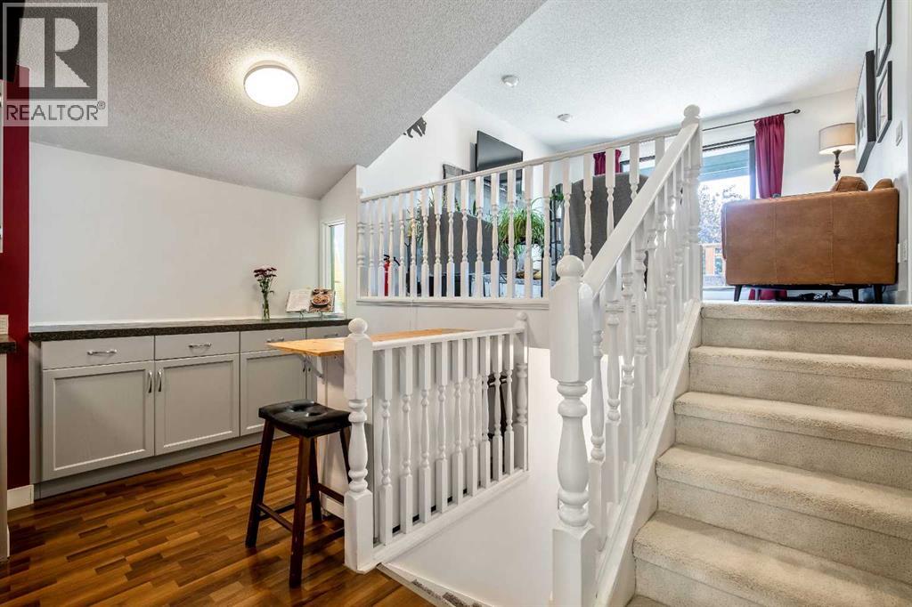 19 Hawkfield Way Nw, Calgary, Alberta  T3G 2G8 - Photo 11 - A2253618