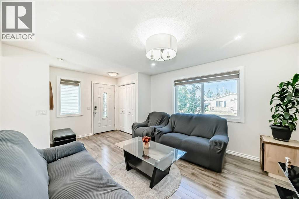 83 Castlebrook Way Ne, Calgary, Alberta  T3J 2A6 - Photo 7 - A2258520