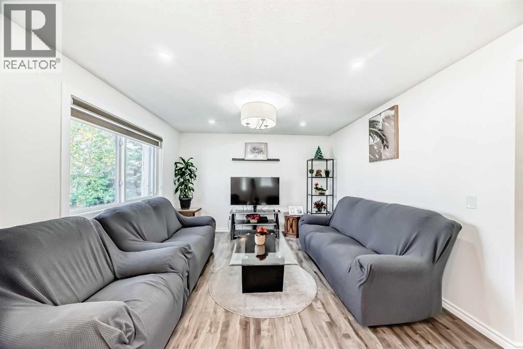 83 Castlebrook Way Ne, Calgary, Alberta  T3J 2A6 - Photo 5 - A2258520