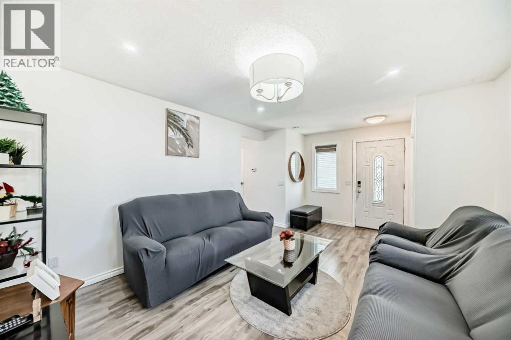 83 Castlebrook Way Ne, Calgary, Alberta  T3J 2A6 - Photo 8 - A2258520