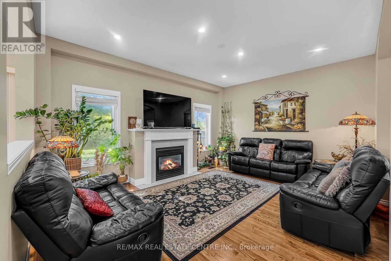35 Pantano Drive, Hamilton, Ontario  L9B 2Y4 - Photo 4 - X12373743