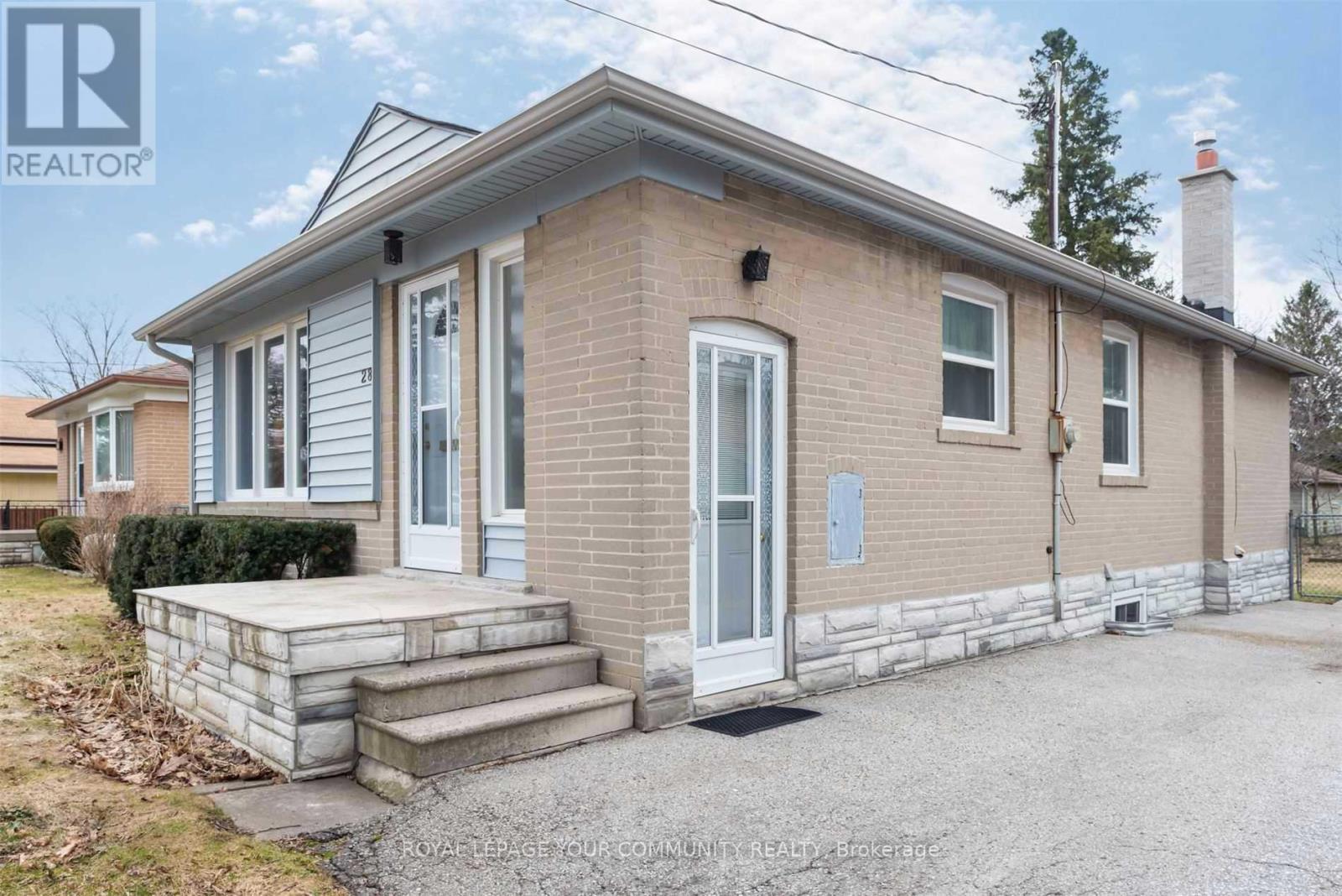 28 Rockport Crescent, Richmond Hill, Ontario  L4C 2L6 - Photo 2 - N12444748