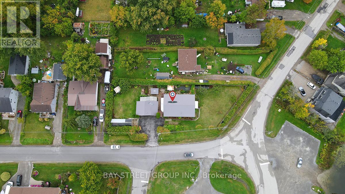 381 Water Drive, Georgina, Ontario  L4P 3A8 - Photo 1 - N12444750