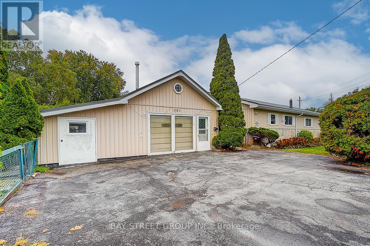 381 Water Drive, Georgina, Ontario  L4P 3A8 - Photo 13 - N12444750