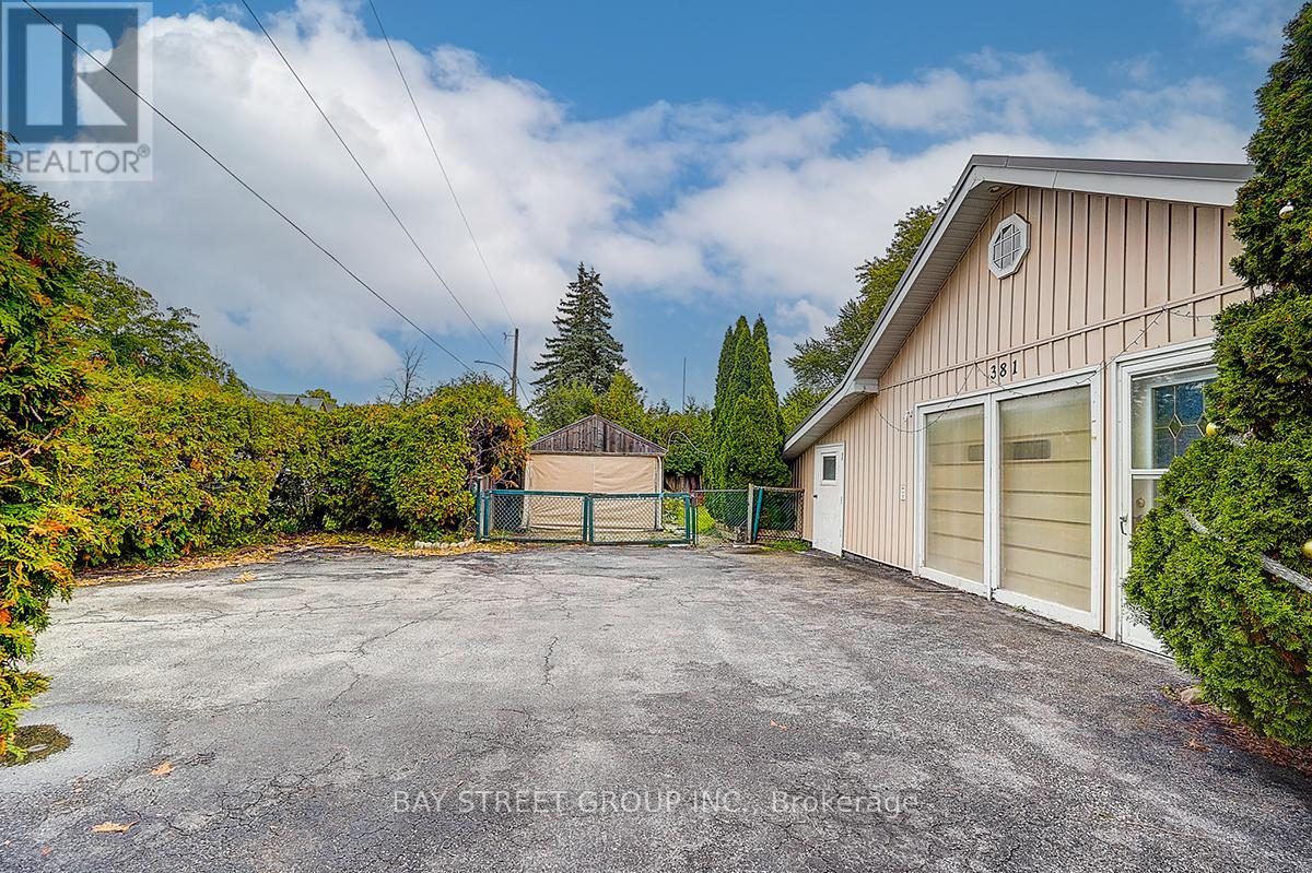 381 Water Drive, Georgina, Ontario  L4P 3A8 - Photo 15 - N12444750