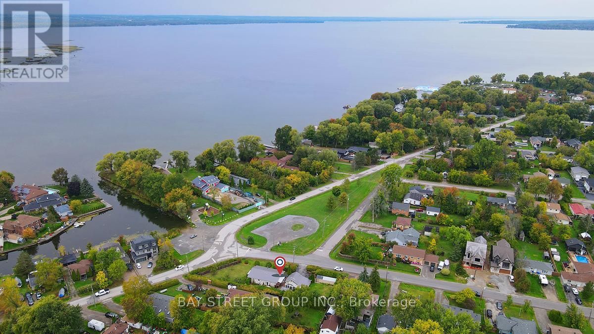 381 Water Drive, Georgina, Ontario  L4P 3A8 - Photo 3 - N12444750