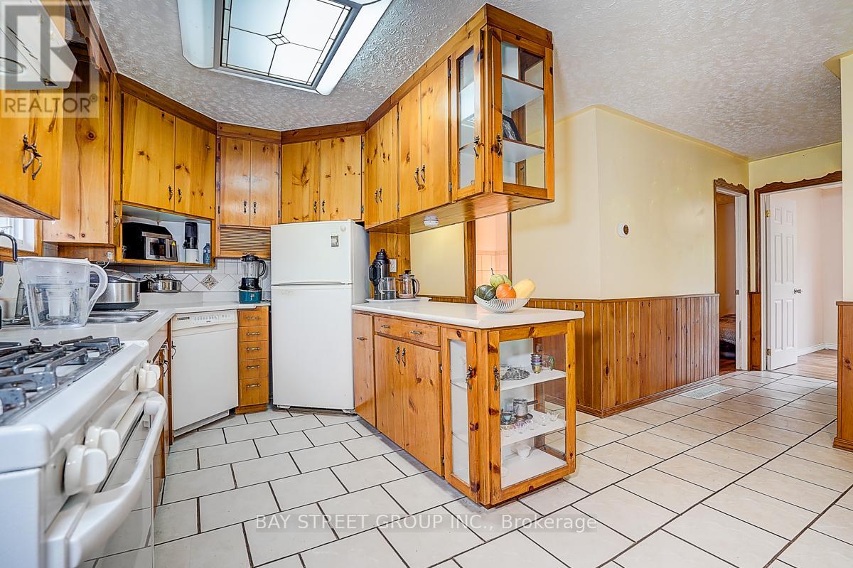 381 Water Drive, Georgina, Ontario  L4P 3A8 - Photo 33 - N12444750