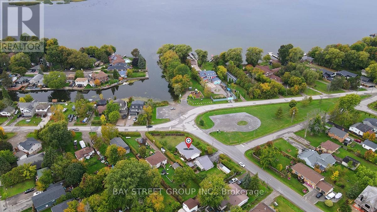 381 Water Drive, Georgina, Ontario  L4P 3A8 - Photo 4 - N12444750