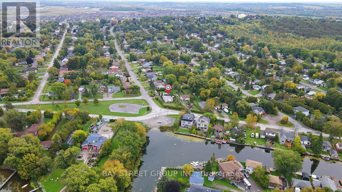381 Water Drive, Georgina, Ontario  L4P 3A8 - Photo 5 - N12444750
