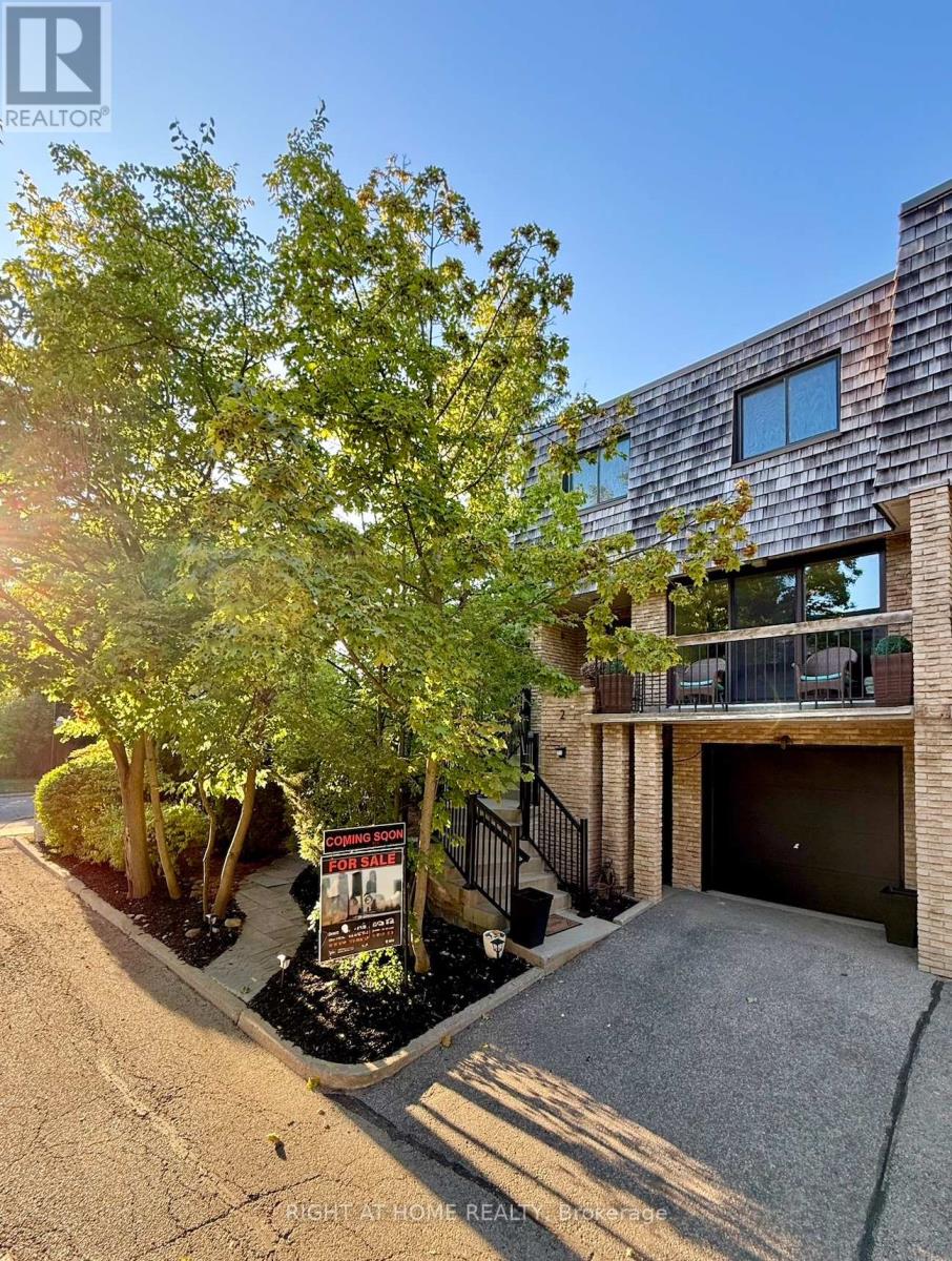13 - 2 WOODED CARSE WAY, Toronto, Ontario
