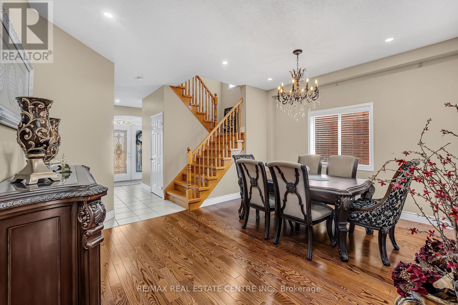 35 Pantano Drive, Hamilton, Ontario  L9B 2Y4 - Photo 10 - X12373743