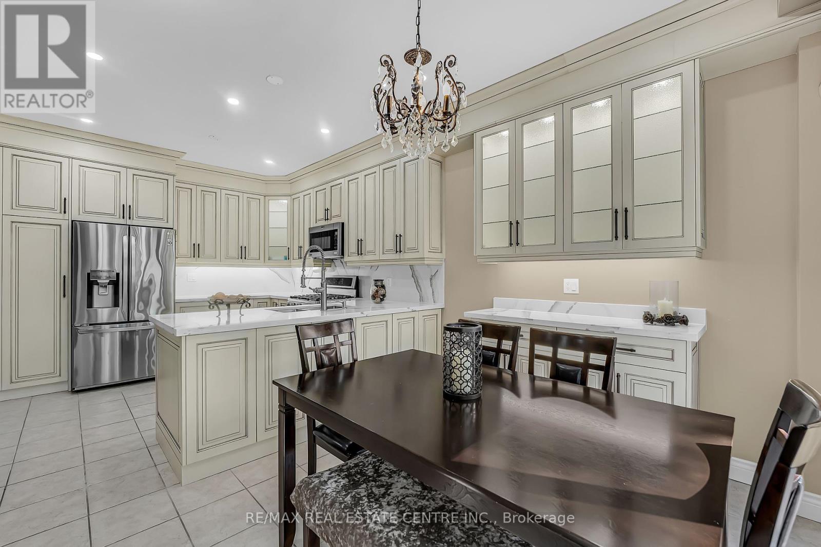35 Pantano Drive, Hamilton, Ontario  L9B 2Y4 - Photo 14 - X12373743