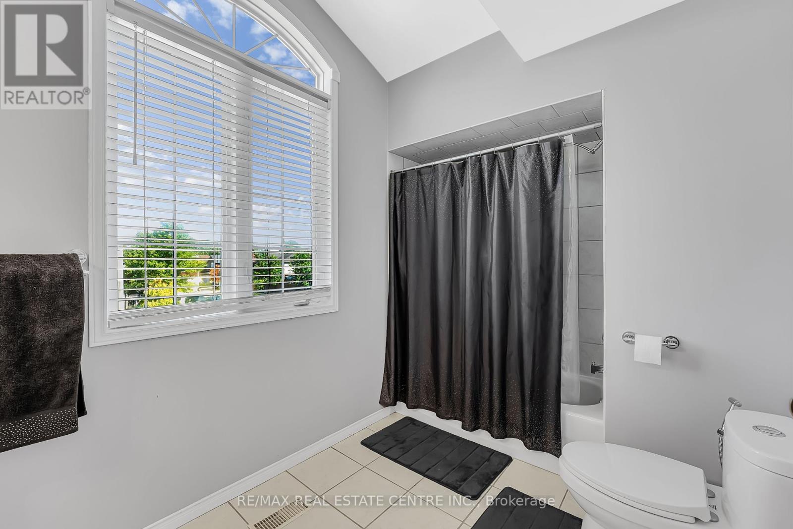 35 Pantano Drive, Hamilton, Ontario  L9B 2Y4 - Photo 21 - X12373743