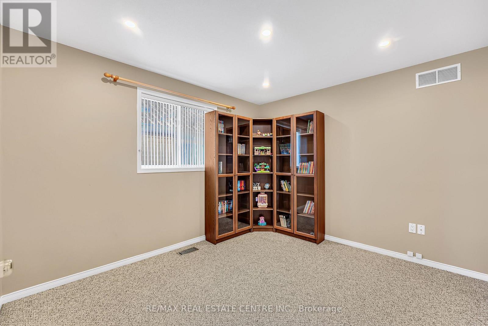 35 Pantano Drive, Hamilton, Ontario  L9B 2Y4 - Photo 23 - X12373743