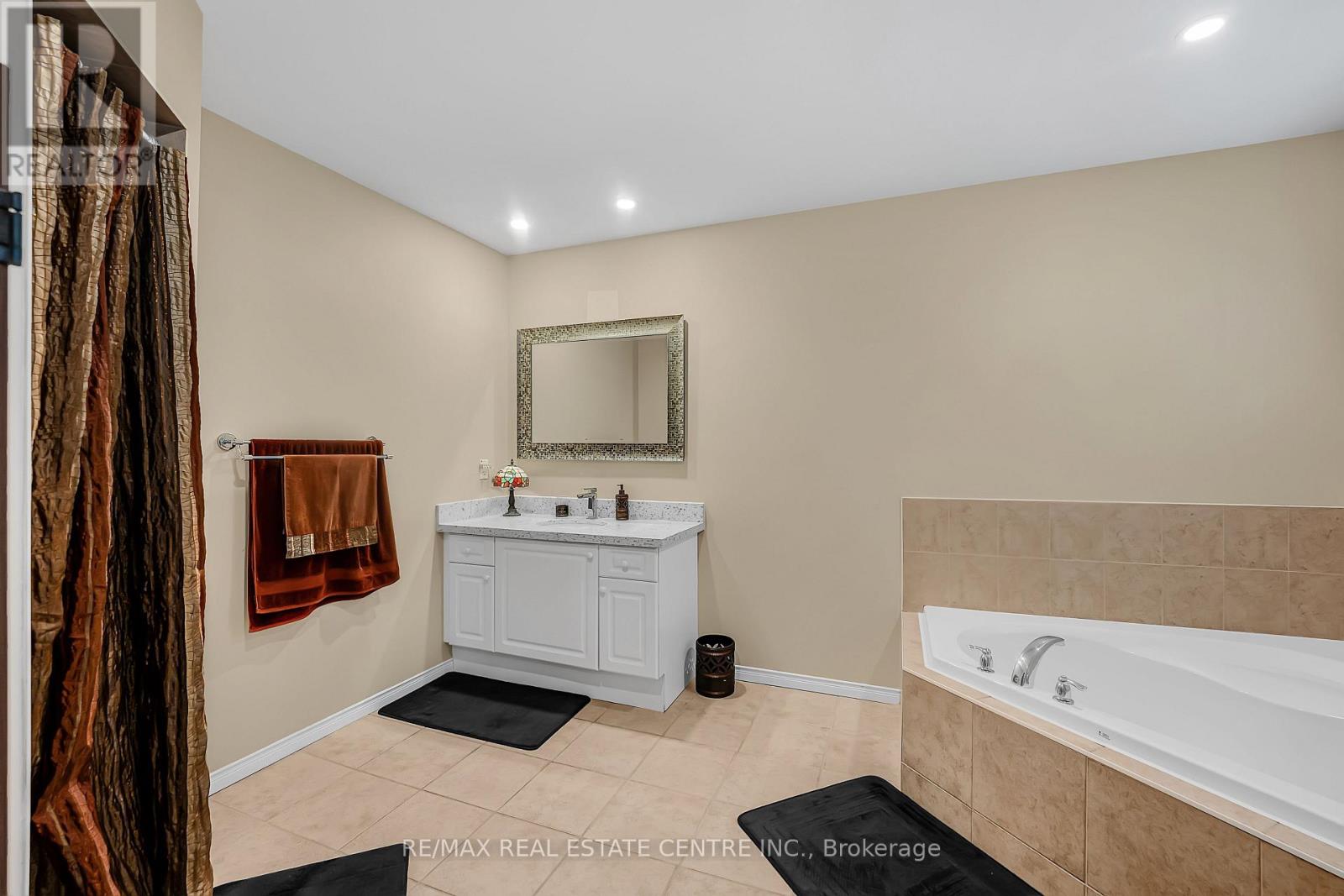 35 Pantano Drive, Hamilton, Ontario  L9B 2Y4 - Photo 27 - X12373743