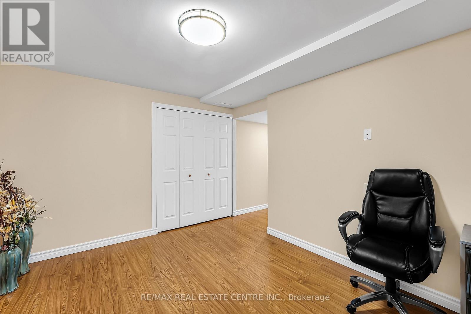 35 Pantano Drive, Hamilton, Ontario  L9B 2Y4 - Photo 37 - X12373743