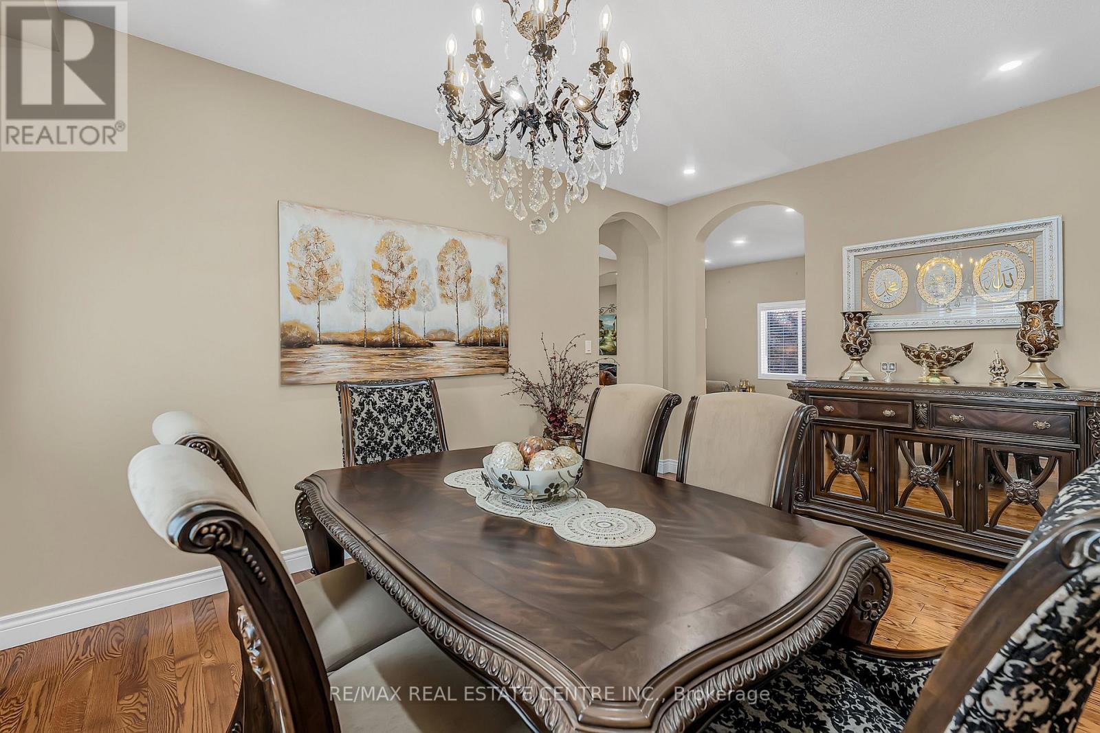 35 Pantano Drive, Hamilton, Ontario  L9B 2Y4 - Photo 9 - X12373743
