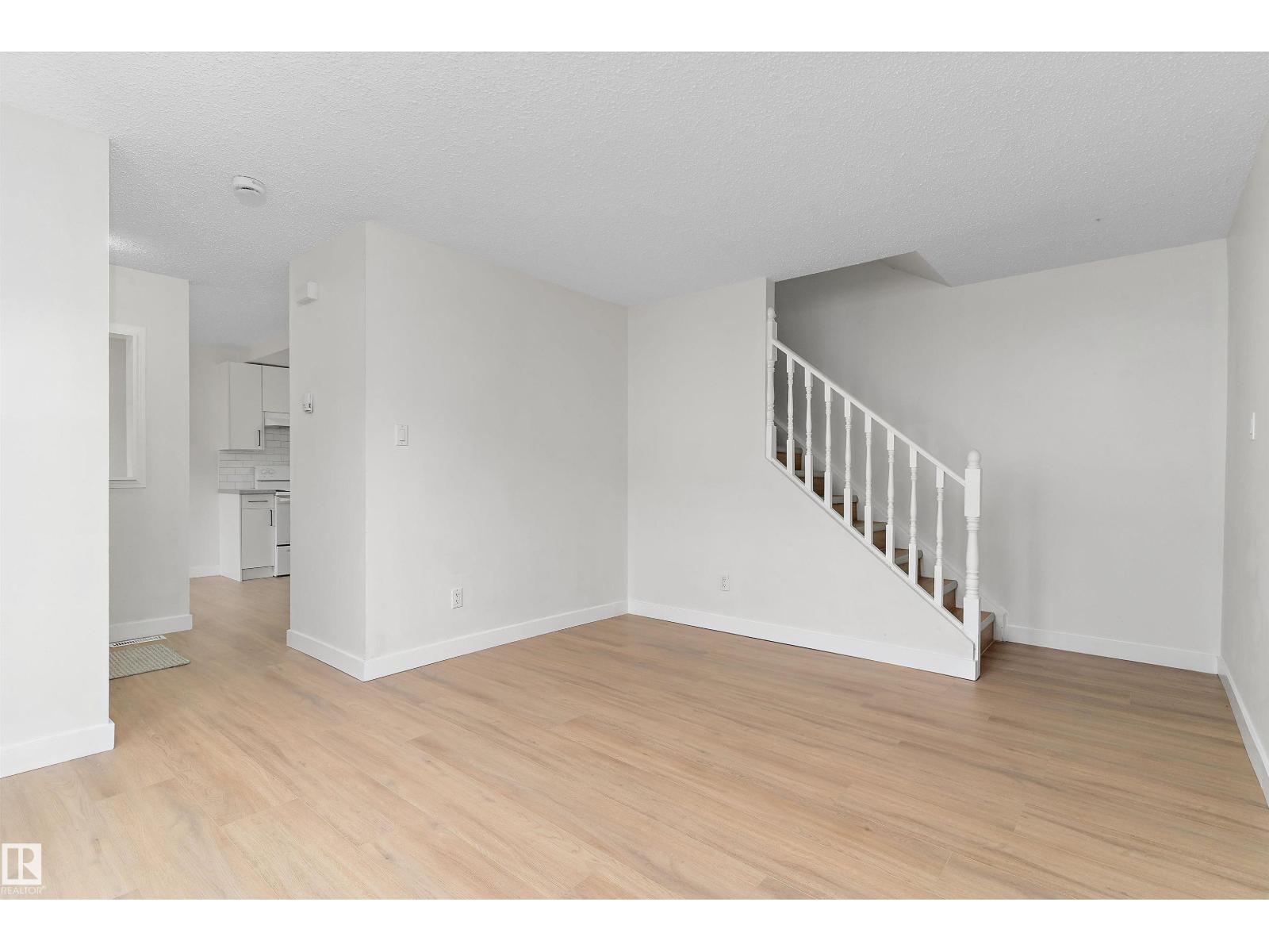 12h Clareview Village Nw, Edmonton, Alberta  T5A 3P2 - Photo 11 - E4460594