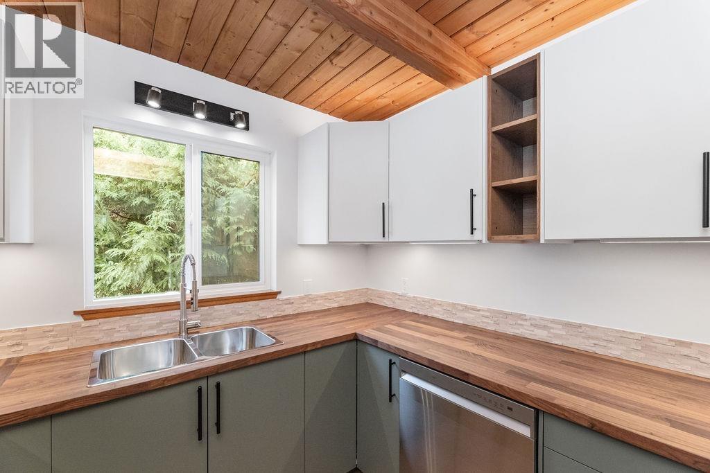 6176 South Gale Avenue, Sechelt, British Columbia  V7Z 0L5 - Photo 15 - R3027291
