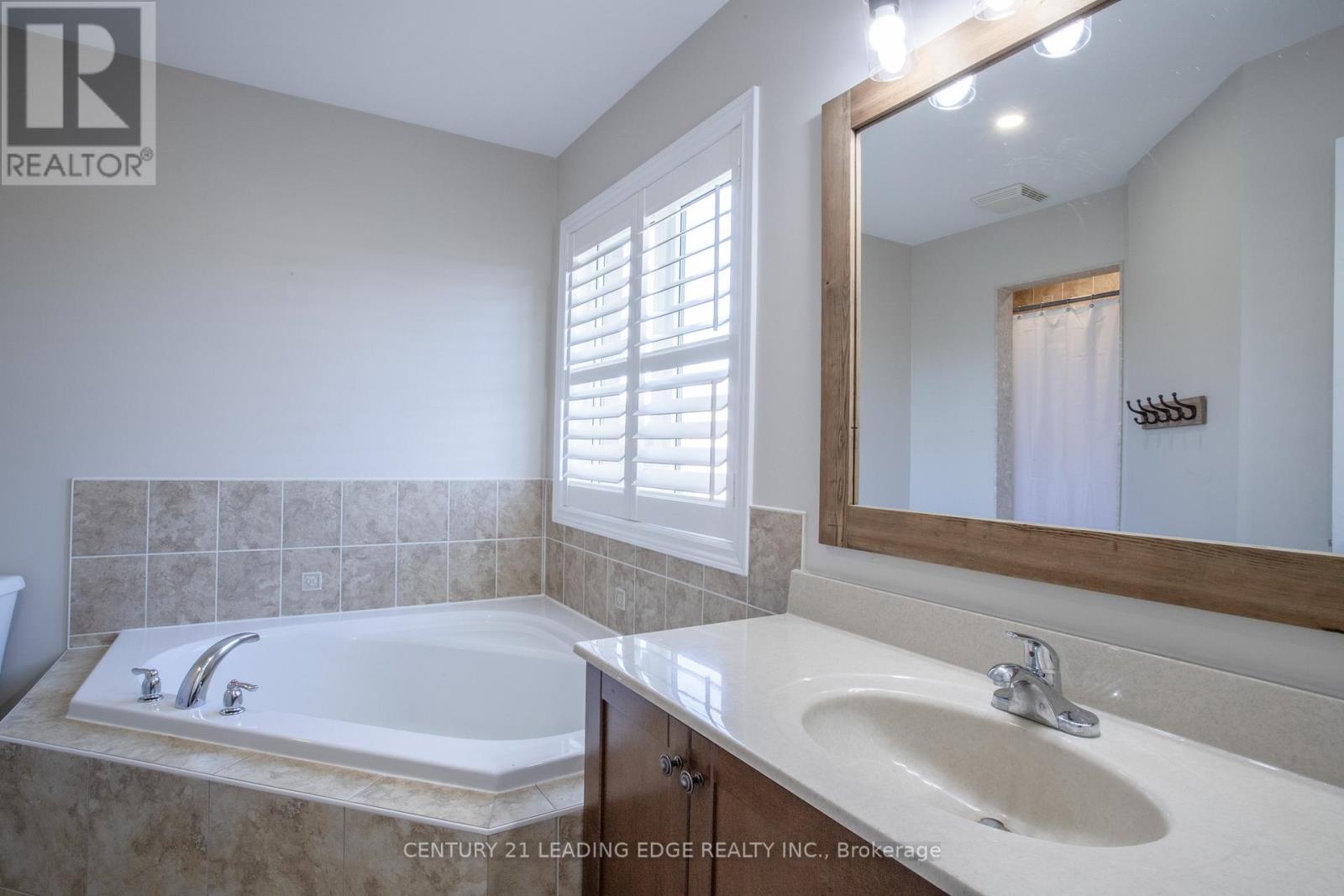 327 Mantle Avenue, Whitchurch-Stouffville, Ontario  L4A 0R9 - Photo 18 - N12439900