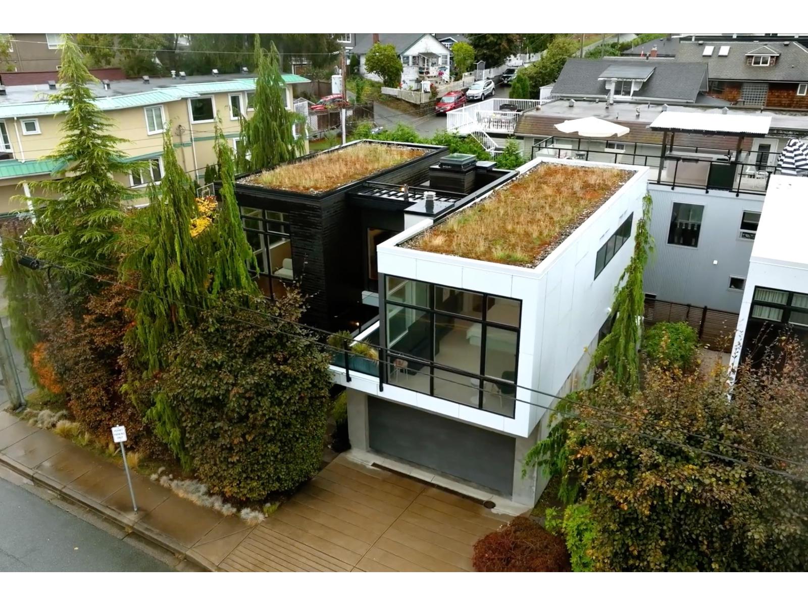 15611 COLUMBIA AVENUE, White Rock, British Columbia