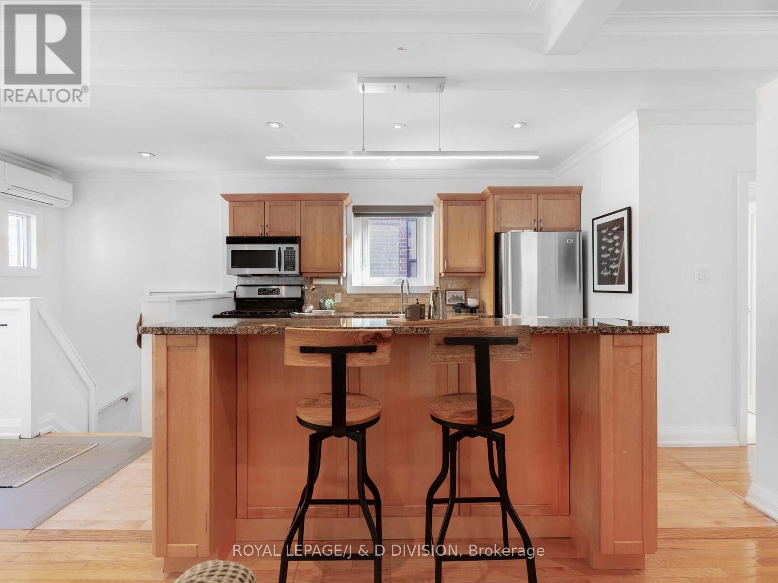 479 Ridelle Avenue, Toronto, Ontario  M6B 1K6 - Photo 6 - W12443417