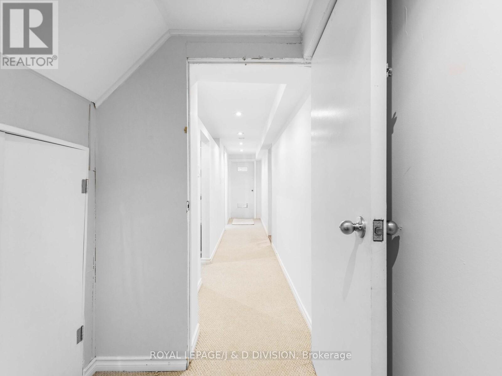479 Ridelle Avenue, Toronto, Ontario  M6B 1K6 - Photo 17 - W12443417