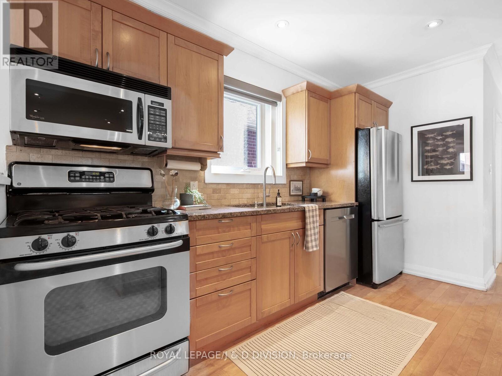 479 Ridelle Avenue, Toronto, Ontario  M6B 1K6 - Photo 8 - W12443417
