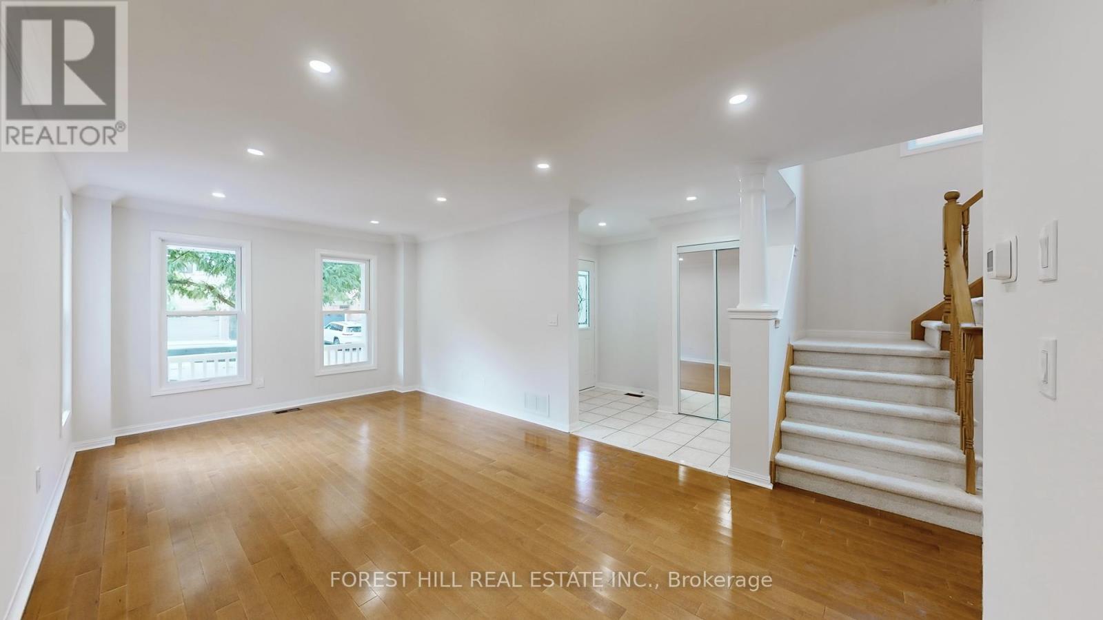 4 Lionheart Lane, Markham, Ontario  L6C 2B7 - Photo 4 - N12444758