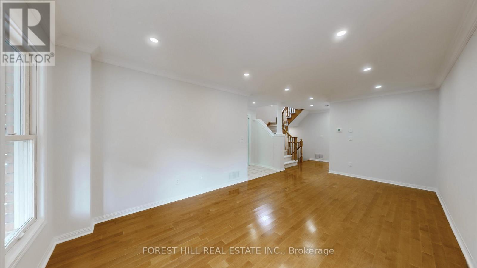 4 Lionheart Lane, Markham, Ontario  L6C 2B7 - Photo 5 - N12444758