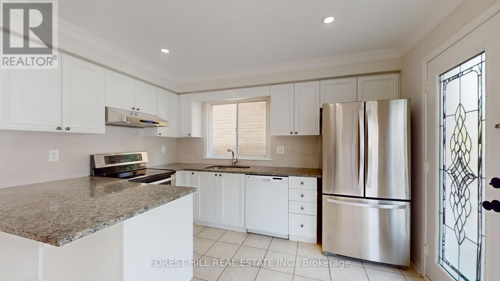 4 Lionheart Lane, Markham, Ontario  L6C 2B7 - Photo 6 - N12444758