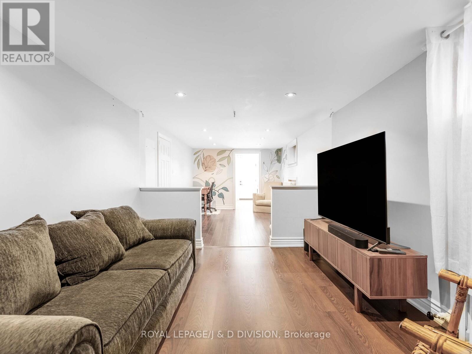 479 Ridelle Avenue, Toronto, Ontario  M6B 1K6 - Photo 18 - W12443417