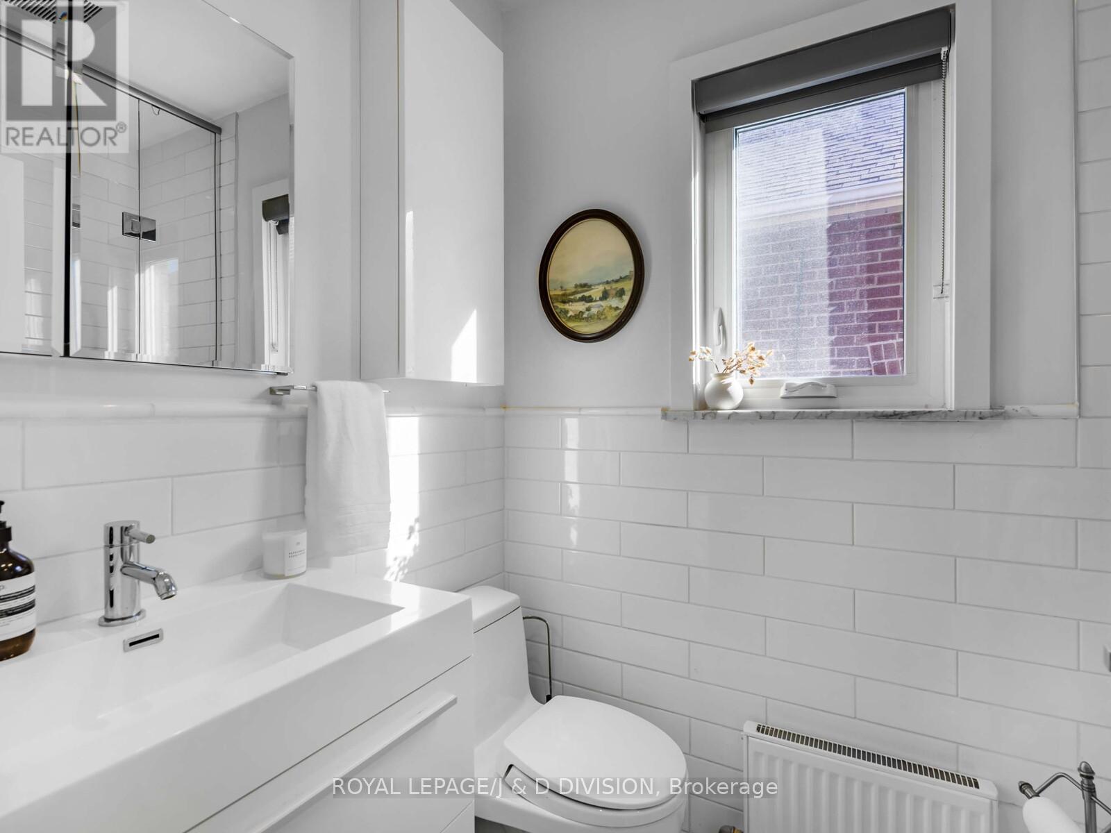 479 Ridelle Avenue, Toronto, Ontario  M6B 1K6 - Photo 14 - W12443417