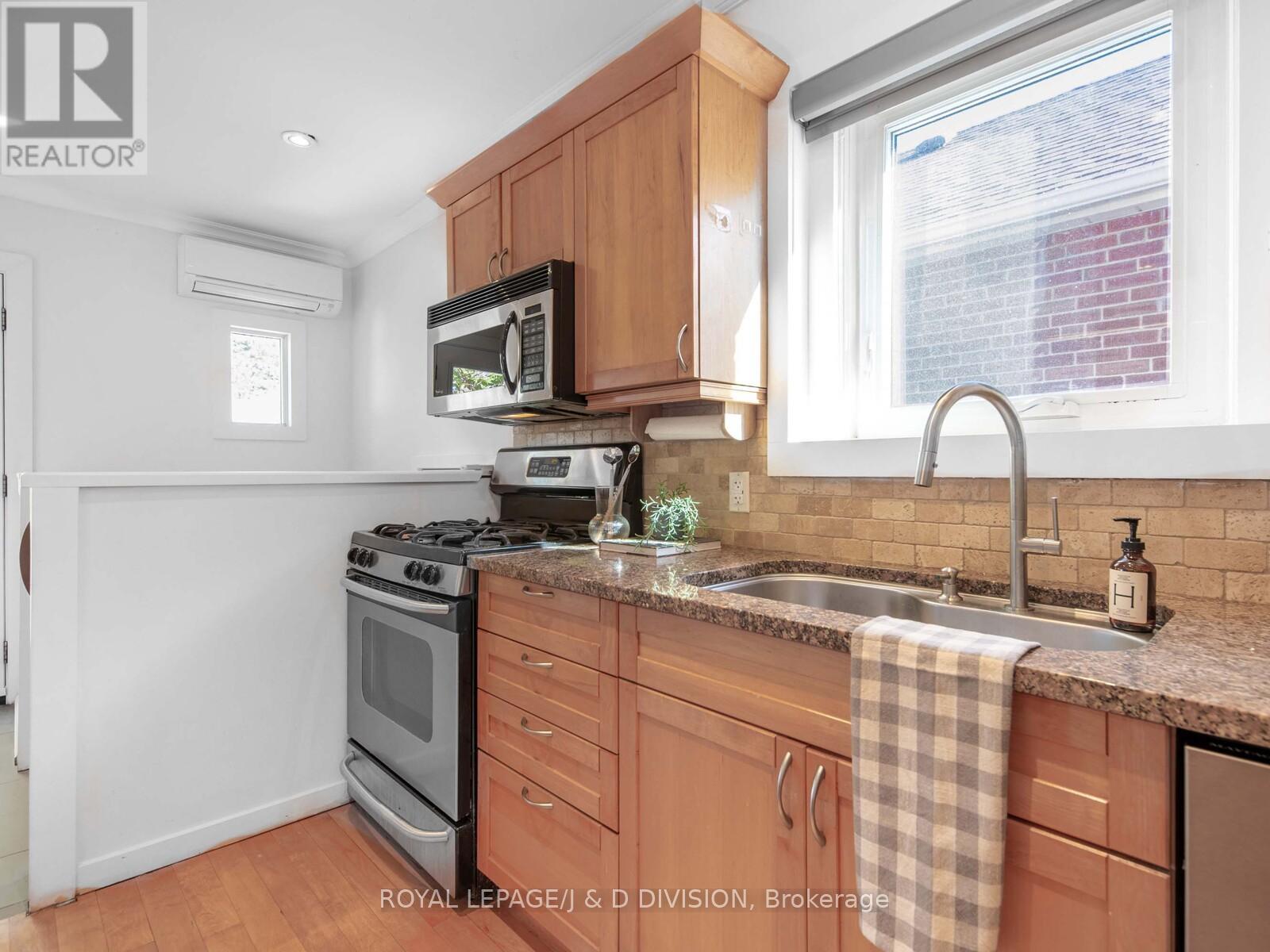 479 Ridelle Avenue, Toronto, Ontario  M6B 1K6 - Photo 7 - W12443417