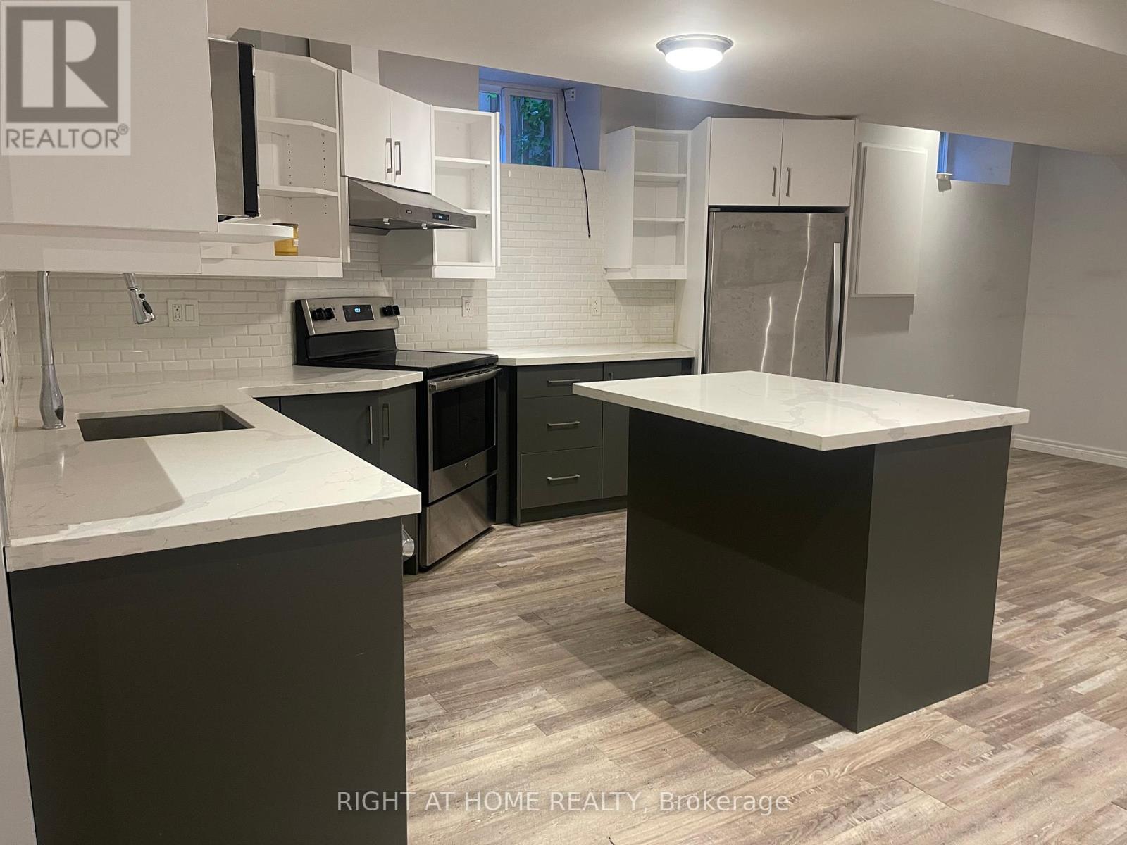 1367 King Street, Toronto, Ontario  M6K 1H4 - Photo 10 - W12444754