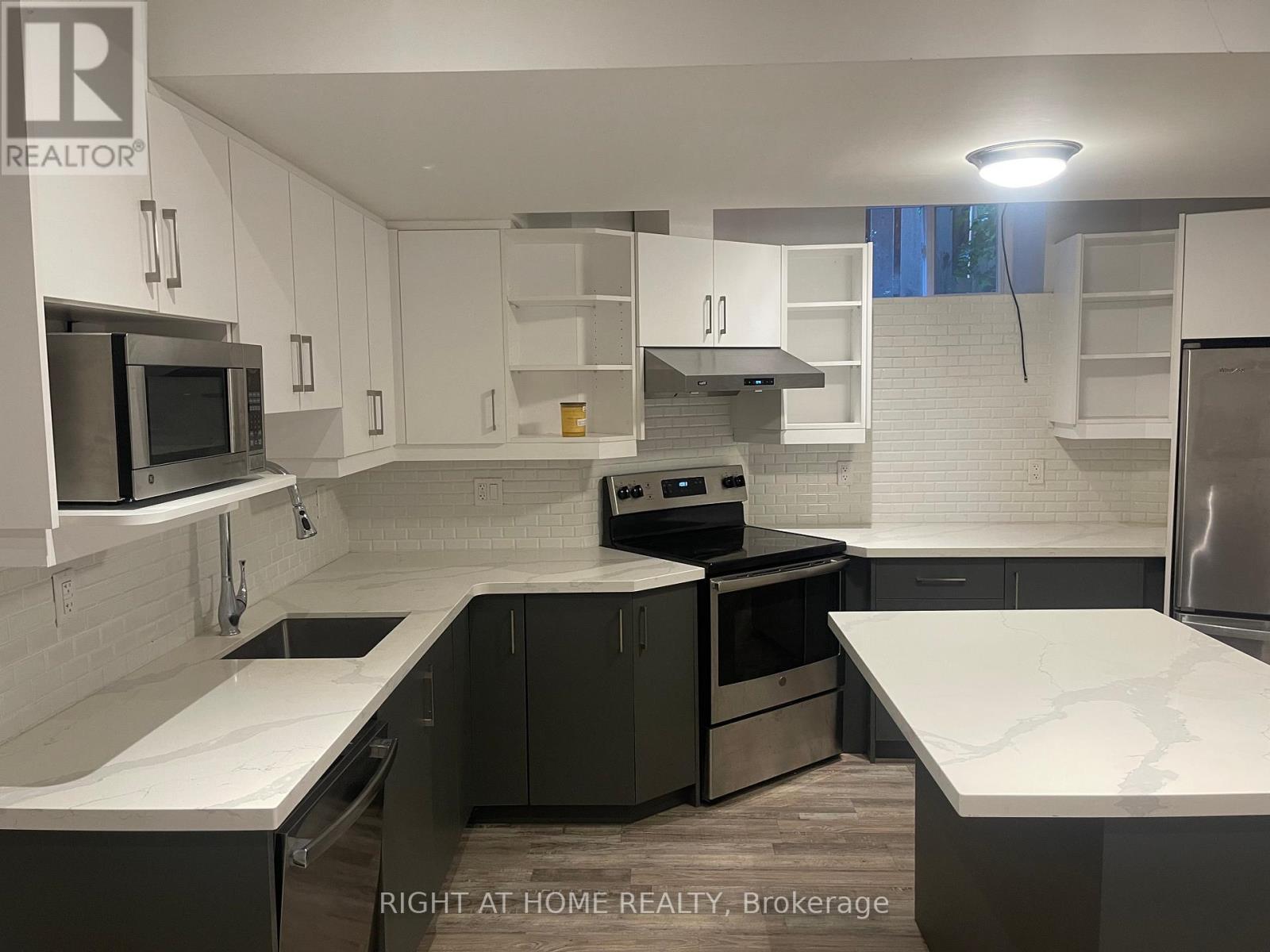 1367 King Street, Toronto, Ontario  M6K 1H4 - Photo 11 - W12444754