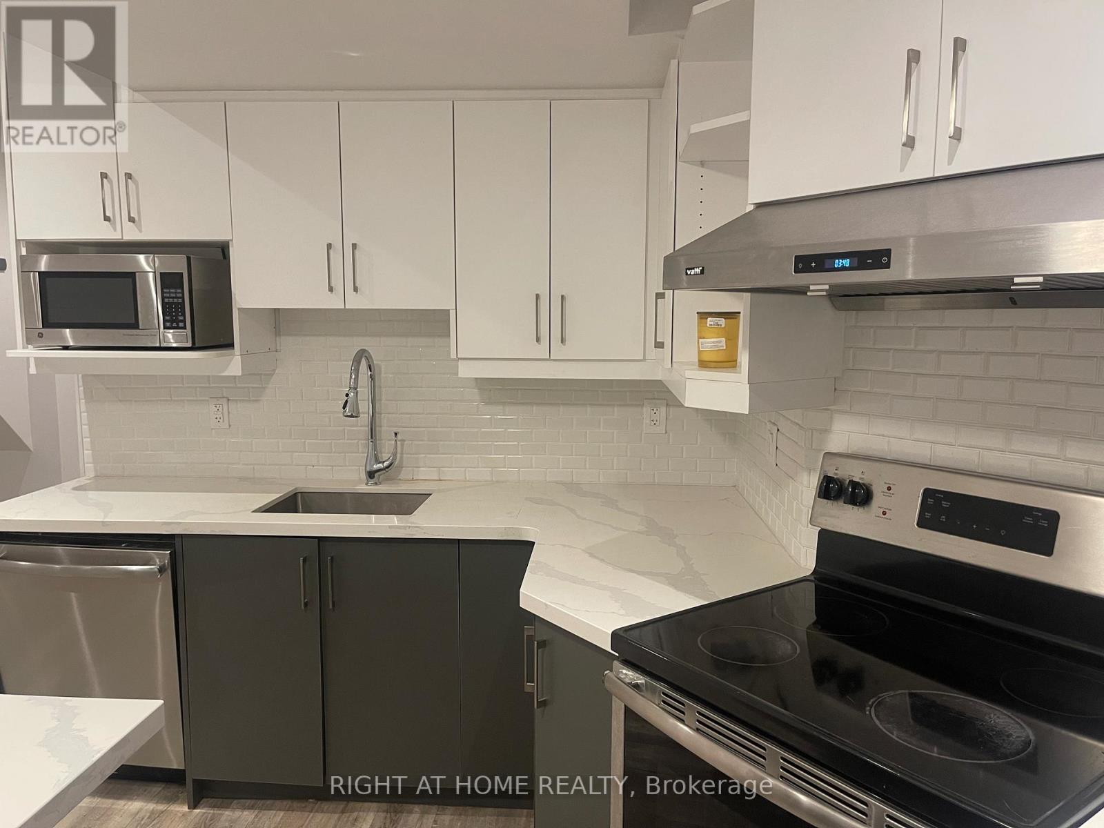 1367 King Street, Toronto, Ontario  M6K 1H4 - Photo 13 - W12444754
