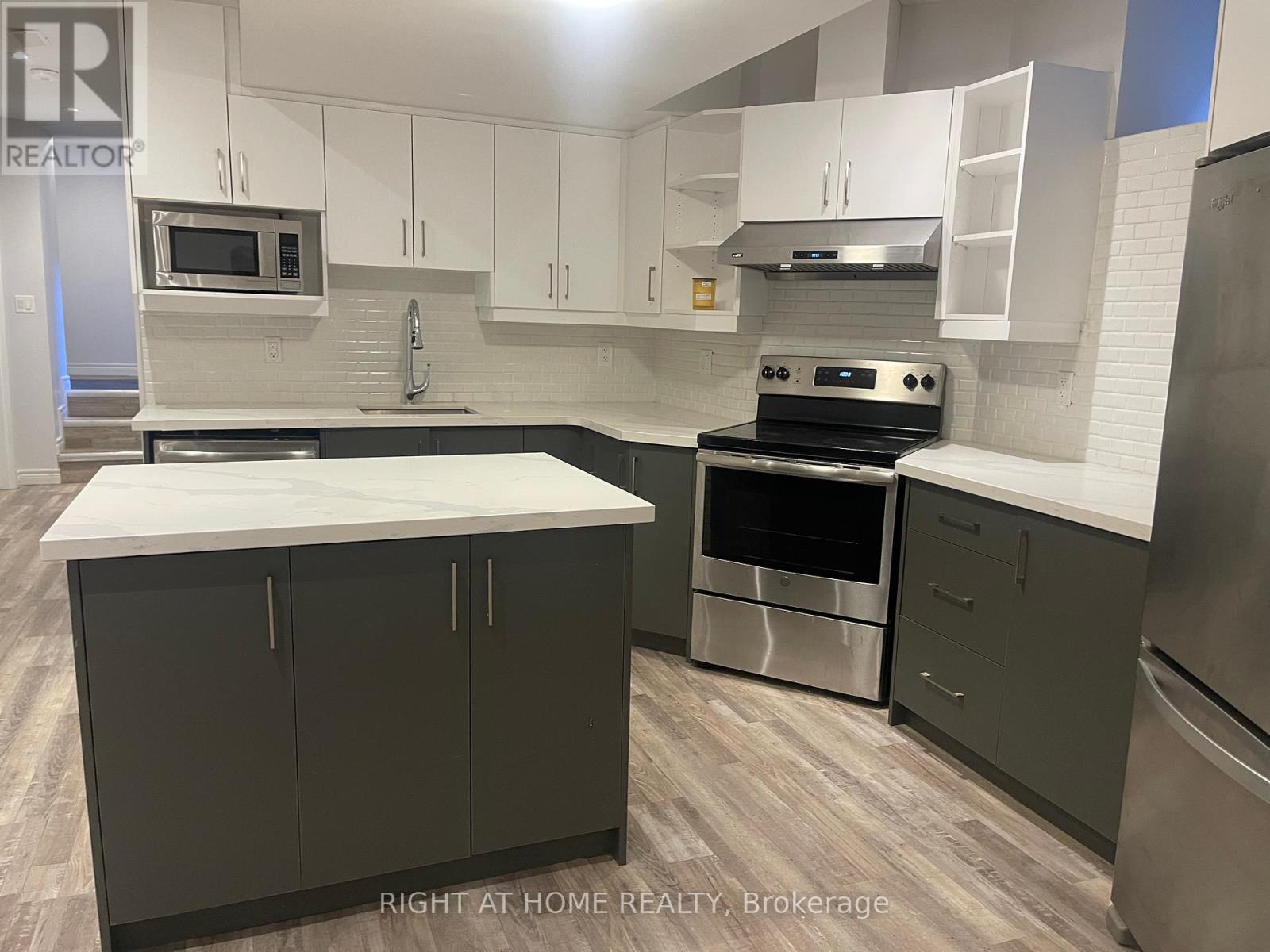 1367 King Street, Toronto, Ontario  M6K 1H4 - Photo 30 - W12444754