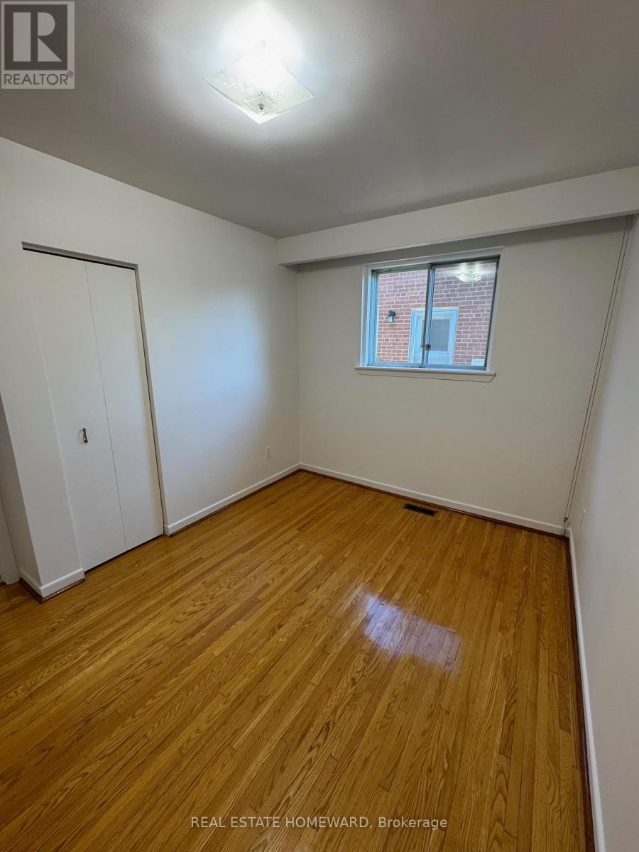 17 Collingdale Road, Toronto, Ontario  M9V 3R2 - Photo 17 - W12444756
