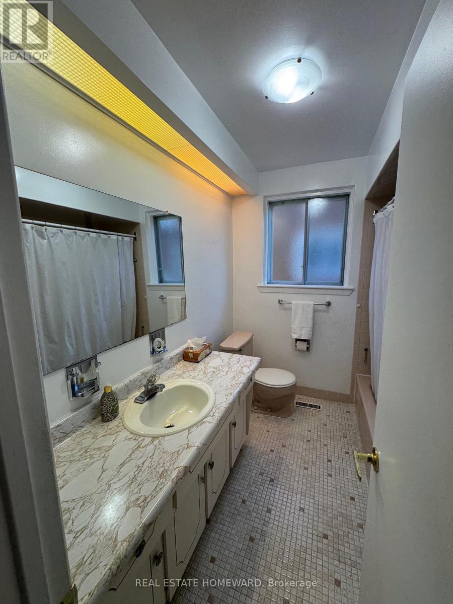 17 Collingdale Road, Toronto, Ontario  M9V 3R2 - Photo 18 - W12444756