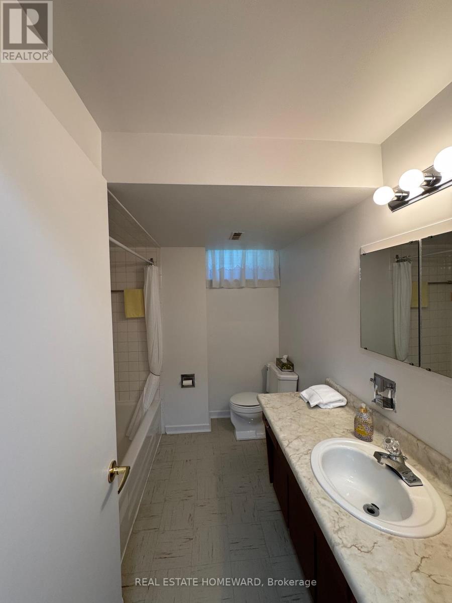 17 Collingdale Road, Toronto, Ontario  M9V 3R2 - Photo 31 - W12444756